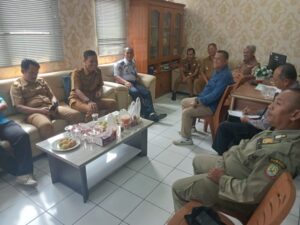 Bhabikamtibmas Bersama 3 Pilar Hadiri Rapat Evaluasi Terkait Tindak Lanjut Adanya Rekayasa Lalu Lintas di Jalan Raya Jatiwaringin