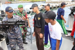 Kenalkan TNI AL Kepada Generasi Muda, Pangkalan TNI AL Nias Gelar Open Ship Ke KAL Hinako 1-2-19 di Dermaga UUP Kelas III Lahewa Nias Utara