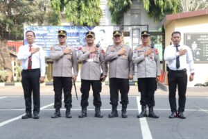 Kapolres Metro Jakarta Utara Berikan Penghargaan Kepada Anggota Yang Berprestasi