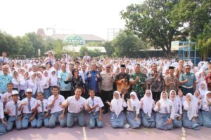 Polres Jakut bersama Forkopimko ‘Smart dan Fun’ di SMKN 56