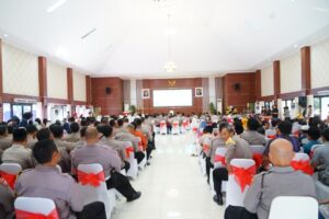 Jumat Berkah, Polres Metro Bekasi Santuni Anak Yatim dan Piatu