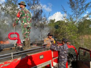 Peran Serta Posal Kijang Lanal Bintan Dalam Membantu Memadamkan Kebakaran