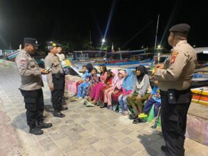 Polsek Kepulauan Seribu Utara Laksanakan Kegiatan Polisi Baik dan Humanis di Pulau Kelapa