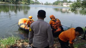 Polsek Cibinong Bersama Instansi Terkait Olah TKP Dan Lakukan Pencarian Terkait Orang Tenggelam di Setu Citatah, Cibinong