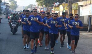 Prajurit Yonif 330 Tri Dharma Jogging Keluar Asrama, Masyarakat Cicalengka Menyambut Gembira