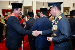 Panglima TNI Hadiri Upacara Penganugerahan Tanda Kehormatan RI di Istana Negara