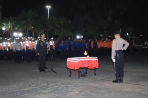 Berlangsung Khidmat, Kapolres Pimpin Upacara Apel Kehormatan dan Renungan Suci HUT Proklamasi Kemerdekaan RI ke – 79 di TMP Kota Bekasi