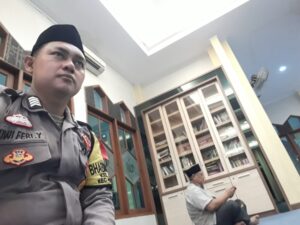 Bhabinkamtibmas Laksanakan Shalat Subuh Keliling di Masjid Nurul Firdaus Kota Bekasi