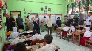 Heru Budi Uji Coba Makan Gratis Bergizi di SDN Cideng 07 Jakarta Pusat