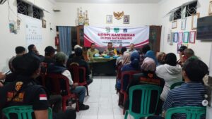 Kapolsek Koja Bersama Bhabinkamtibmas Gelar Ngopi Kamtibmas dalam Rangka Program Cooling System di Pos Satkamling RW 01 