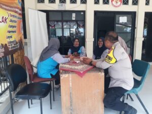 Bhabinkamtibmas Pulau Harapan Sambangi Warga, Sosialisasikan Call Center POLRI 110 dan Himbau Laporkan KDRT