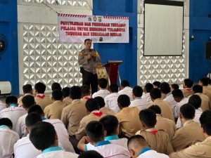 Kapolsek Koja Gelar Penyuluhan di SMK Cikini dalam Program “Police Go to School”