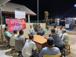 Kapolsek Kepulauan Seribu Utara Iptu Yoyo Hidayat Gelar Ngopi Kamtibmas di Pulau Panggang, Sosialisasi Pencegahan Miras dan Narkoba