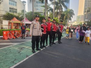 Anggota Polsubsektor Thamrin Pemantauan Giat CFD di Bundaran HI Menteng Jakpus