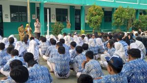 Polsek Rawalumbu Gelar Penyuluhan Anti-Narkoba dan Pencegahan Kenakalan Remaja di SMP Negeri 41 Bekasi