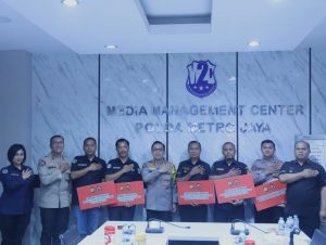 Bidhumas Polda Metro Gelar Latkatpuan Dan Beri Penghargaan 5 Personel Berprestasi