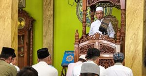 Kanit Binmas Polsek Jatiasih Pimpin Sholat Jumat di Masjid Baitul Mu’min Perumahan Villa Mas Indah