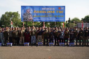 Panglima TNI Bagikan Ratusan Paket Sembako dan Tanam Pohon di PMPP TNI