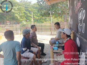 Bhabinkamtibmas Pulau Kelapa Jalin Silaturahmi dengan Warga, Ajak Jaga Kamtibmas Selama Pilkada 2024