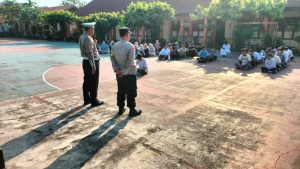 Unit Lantas Polsek Rawalumbu Gelar “Polri Go to School” di SMA Mandalahayu, Sosialisasikan Guantibmas dan Tertib Berlalu Lintas