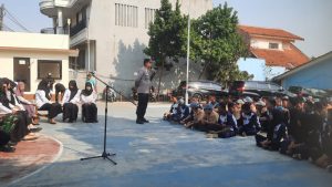 Polsek Pondok Gede dan Tiga Pilar Sosialisasikan Pencegahan Tawuran di SMKN 12 Kota Bekasi