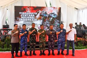 DANLANTAMAL I BESERTA KETUA KORCAB I DJA I HADIRI KEGIATAN BAKES DAN BAKSOS DALAM RANGKA HUT KE-79 TNI TAHUN 2024 