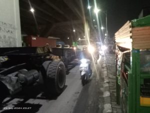 Astaga!! Truck Kontainer Semakin Merajalela Menguasai Jalur Lambat di Sepanjang Jalan Raya Cilincing