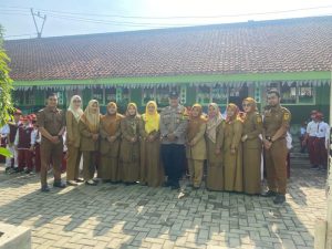 POLSEK BABAKAN MADANG GIAT COOLING SYSTEM POLICE GOES TO SCHOOL, POLRI HADIR BERI HIMBAUAN KAMTIBMAS PARA GURU DAN SISWA SISWI UNTUK PENCEGAHAN AKSI TAWURAN DAN JAUHI NARKOBA