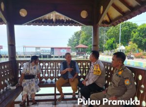 Bhabinkamtibmas Pulau Pramuka Bripka Marwansyah Jalin Silaturahmi dan Himbau Warga Jaga Kamtibmas di Masa Pilkada 2024