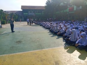 Wakasat Binmas Polres Metro Bekasi Kota Edukasi Siswa SMPN 7 Kota Bekasi tentang Bahaya Bullying dan Tawuran