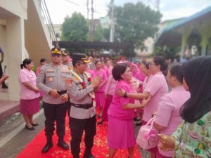 Tangisan Ibu Bhayangkari, Pisah Sambut Kapolrestabes Medan Dari Kombes Teddy Marbun Kepada Kombes Gidion Setyawan Medan