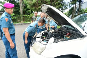 Komandan Lanal Bandung Lakukan Apel Kendaraan Operasional Lanal Bandung