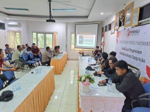 Bhabinkamtibmas Pulau Tidung Hadiri Sosialisasi Pengawasan Pemilu 2024 Bersama Panwaslu Kecamatan Kepulauan Seribu Selatan