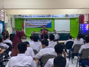 Polsek Penjaringan Gelar Kegiatan Penyuluhan mengenai Bullying dan Bahaya Tawuran di Sekolah SMPN 122 Kapuk Muara