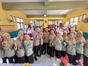 Kanit Binmas Polsek Bekasi Barat IPTU Samsul Ma’arif Hadiri Workshop dan Berikan Edukasi kepada Siswa-Siswi