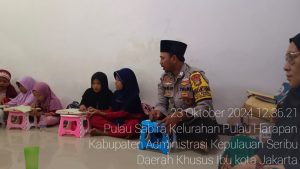 Bhabinkamtibmas Pulau Sabira Turut Mengajarkan Anak-Anak Pulau Mengaji Al-Qur’an