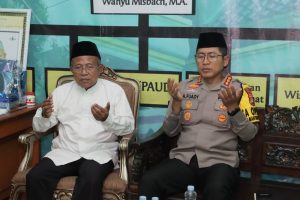 Kapolres Metro Jakut Silahturahmi ke Kediaman KH. Abi Ichwaludin Selaku Bendahara MUI Provinsi DKI Jakarta