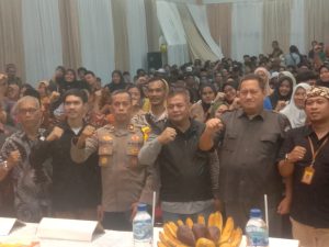 Waka Polsek Bekasi Barat Hadiri Pelantikan Dan Pembekalan Pengawas TPS Se – Kecamatan Bekasi Barat Di Gedung Multi Guna Geraha Bintara kecamatan Bekasi Barat 