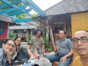 Bang Black, Seniman Pelukis Legendaris di Pasar Seni Ancol: Sebuah Refleksi Tentang Peran Seni dalam Ekonomi dan Budaya