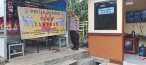 Bhabinkamtibmas Pasang Spanduk Anti-Tawuran di Jatiasih, Edukasi Masyarakat Cegah Kekerasan