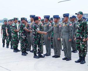 Panglima TNI Beri Penghargaan Kepada 24 Personel TNI Satgas Penanggulangan Bencana Alam Di Filipina