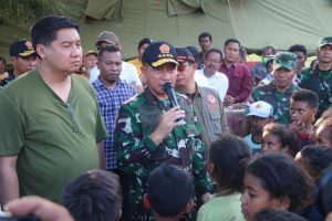 Panglima TNI Tinjau Lokasi Terdampak Erupsi Gunung Lewotobi Laki-laki di NTT