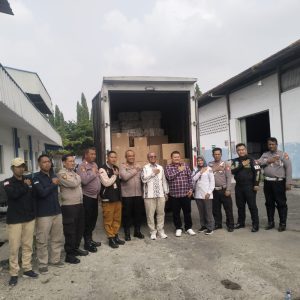 Polisi Amankan Keberangkatan Mobil Barang Logistik KPU ke PPK Wilayah Jakarta Timur 