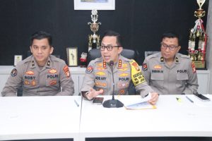 Polisi Buru Pengemudi Toyota Yaris ‘Koboi’ yang Todongkan Pistol di Tol Bekasi