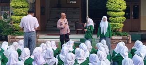 Polsek Koja Edukasi Siswa Lewat Program Police Go To School di SMK Sejahtera Walang Baru 