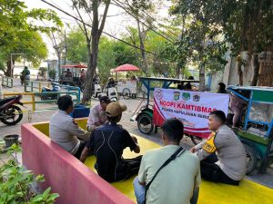 Kapolsek Kepulauan Seribu Selatan Gelar Ngopi Kamtibmas Bersama Tokoh Masyarakat di Pulau Tidung