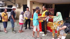 Polsek Kawasan Muara Baru Gelar Jumat Berkah dan Cooling System Pasca Pemungutan Suara di TPS 