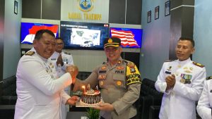 Dihari Armada RI Tahun 2024, Lanal Tarempa Terima Kue Ulang Tahun Dari Polres Kepulauan Anambas