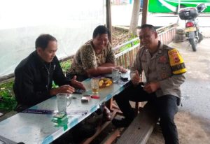 BHABINKAMTIBMAS WILAYAH HUKUM POLSEK MEGAMENDUNG SAMBANG WARGA DALAM RANGKA MENCIPTAKAN KAMTIBMAS DESA CIPAYUNG GIRANG AMAN KONDUSIF