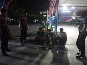 Polsek Kepulauan Seribu Utara Gelar Patroli Malam Antisipasi Tawuran Remaja dan Gangguan Kamtibmas